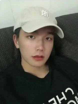 20岁年轻男大体力强_深圳男模鸭子