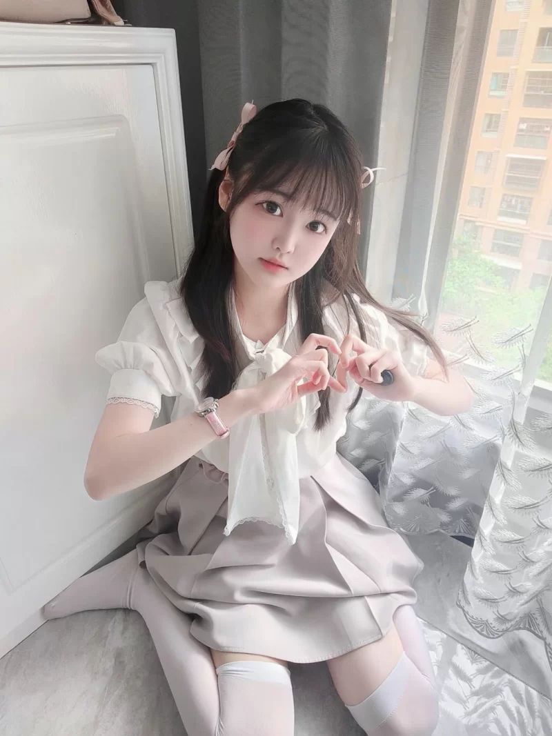 深圳市南山区高端极品00后刚下海学生妹嫩模_深圳外围小姐_老哥稳