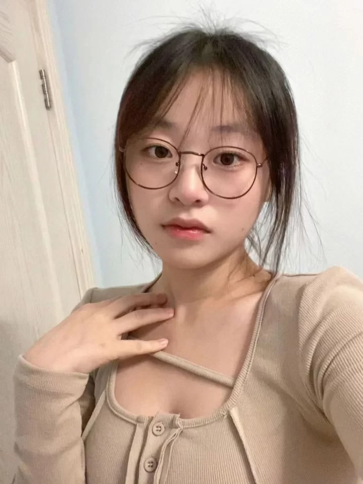 00后自己兼职带房外出_广州外围小姐_老哥稳